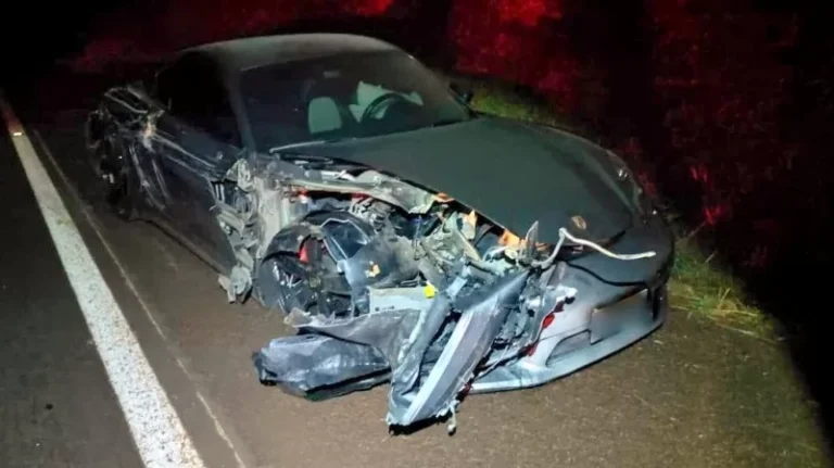 Porsche fica destruído após acidente entre Toledo e Assis