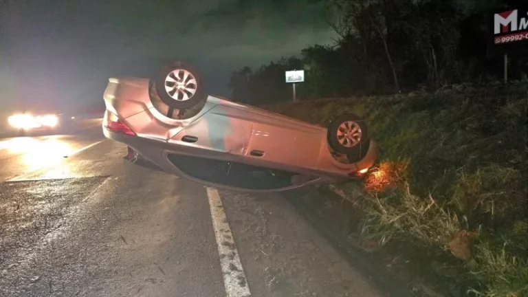 Câmera flagra acidente seguido de capotamento em Marechal Rondon; assista
