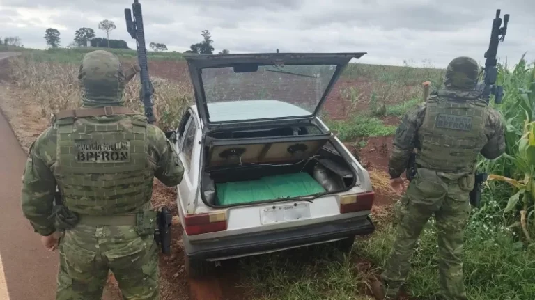 Homem abandona Gol e caixas de cigarros paraguaios em Guaíra
